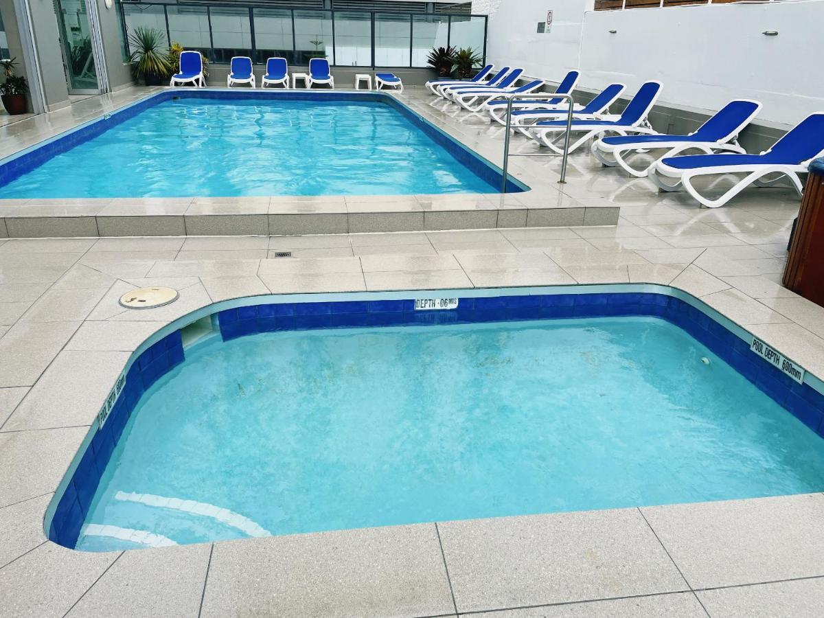 1 Bedroom And 1 Living Room Family Suite Gold Coast Exterior foto